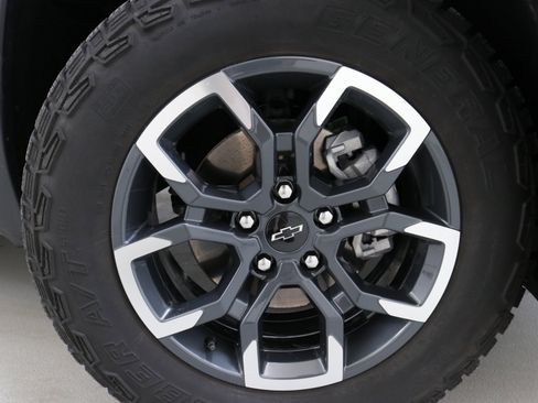 Used 2025 Chevrolet Equinox ACTIV w/ Safety and Technology Package image 32