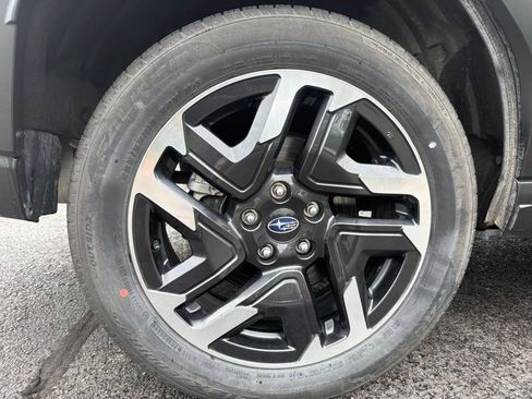 Used 2025 Subaru Forester Premium AWD/4WD image 24
