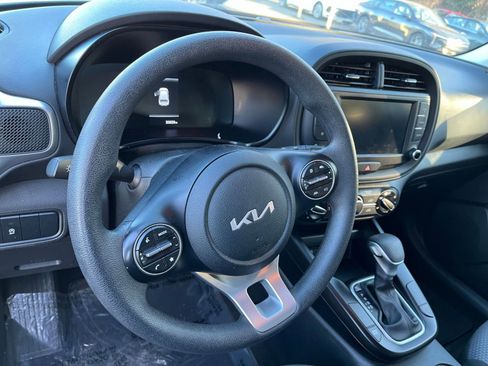 Used 2025 Kia Soul LX w/ LX Technology Package image 25