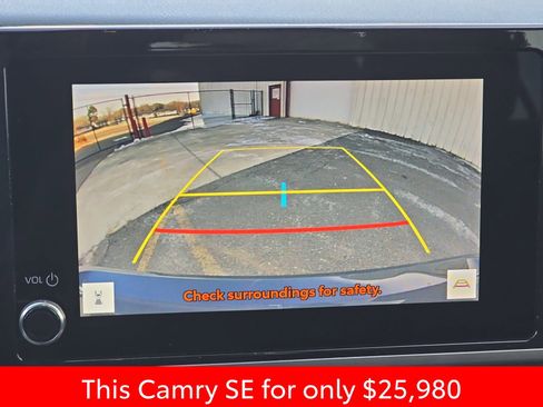 Used 2025 Toyota Camry SE image 28