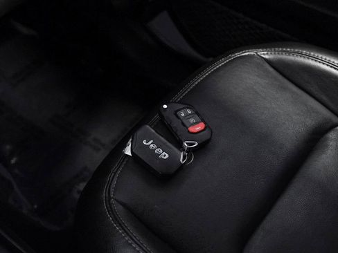 Used 2022 Jeep Wrangler Unlimited Sahara w/ Cold Weather Group AWD/4WD image 62