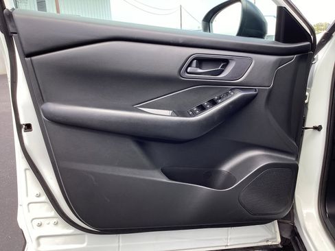 Used 2024 Nissan Rogue S FWD image 29
