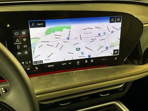 Used 2025 Audi Q5 Premium w/ Convenience Package image 3