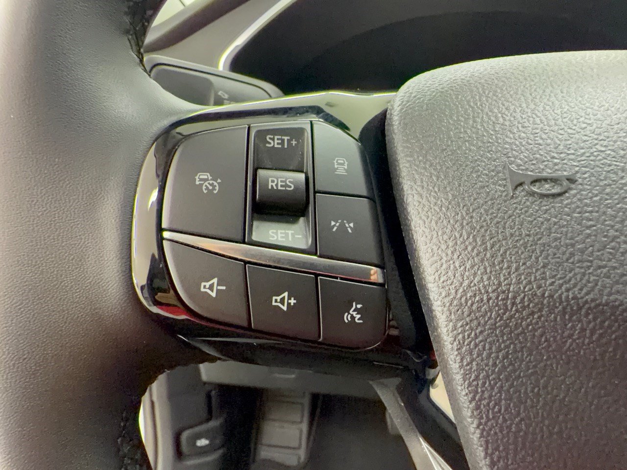 Used 2025 Ford Escape Platinum AWD/4WD image 18