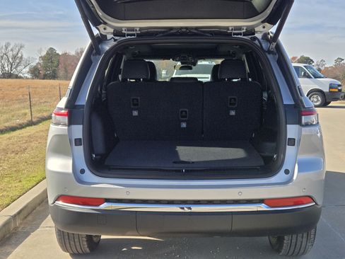 New 2025 Jeep Grand Cherokee Limited image 7
