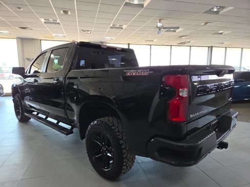 Used 2021 Chevrolet Silverado 1500 Custom Trail Boss AWD/4WD image 5