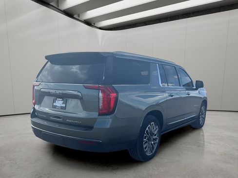 Used 2023 GMC Yukon XL Denali Ultimate AWD/4WD image 9