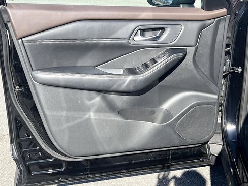 Certified 2023 Nissan Rogue SV w/ SV Premium Package image 20