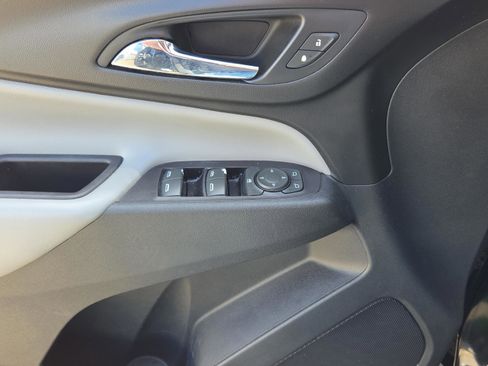 Used 2020 Chevrolet Equinox LS w/ LS Convenience Package image 30