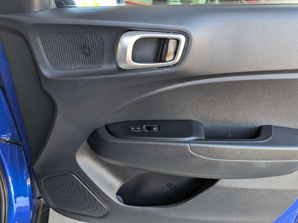 Used 2025 Hyundai Venue SEL FWD image 32