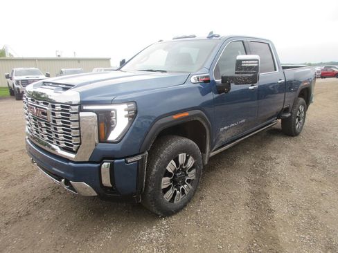 New 2026 GMC Sierra 3500 Denali w/ Denali Reserve Package AWD/4WD image 11