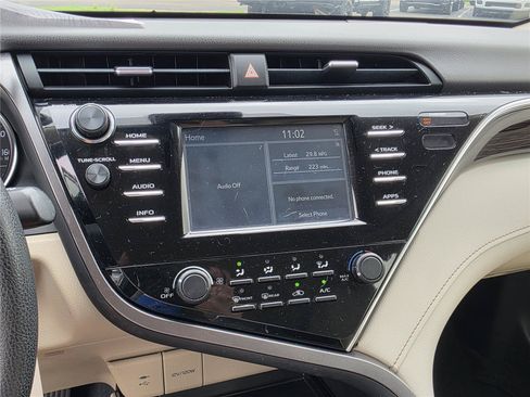 Used 2018 Toyota Camry LE FWD image 18
