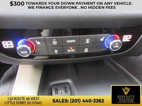 Used 2019 Buick Enclave Essence w/ LPO, Sport Appearance Package image 20