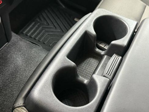 Used 2020 Nissan Titan S image 27