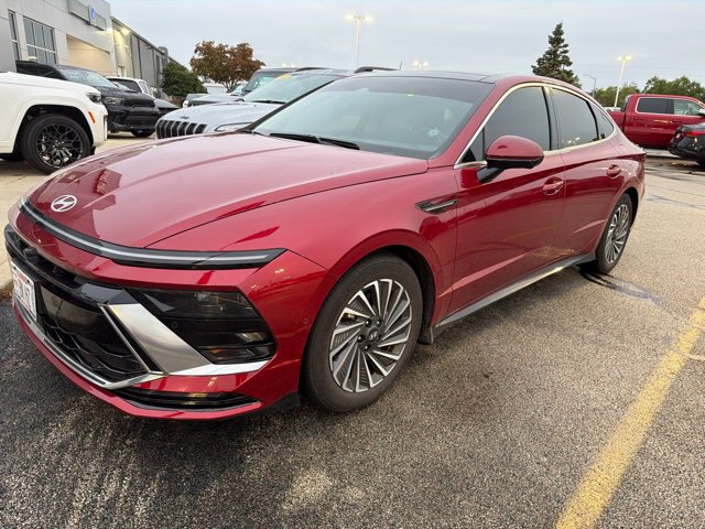 Used 2025 Hyundai Sonata Limited FWD image 2