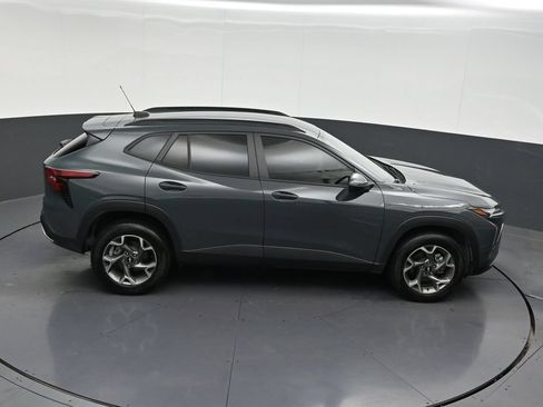 Used 2025 Chevrolet Trax LT FWD image 20