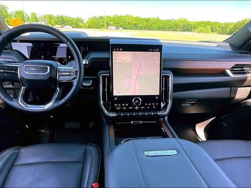 Used 2025 GMC Yukon XL Denali AWD/4WD image 7