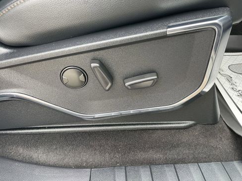 Used 2024 Ford F150 Lariat w/ FX4 Off-Road Package image 34