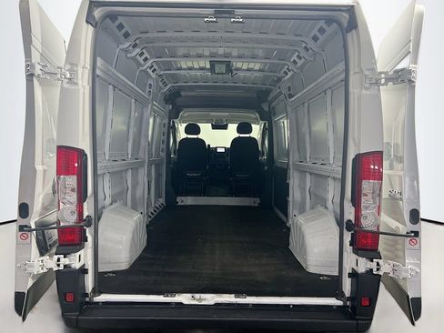 Used 2024 RAM ProMaster 2500 w/ Convenience Group FWD image 23