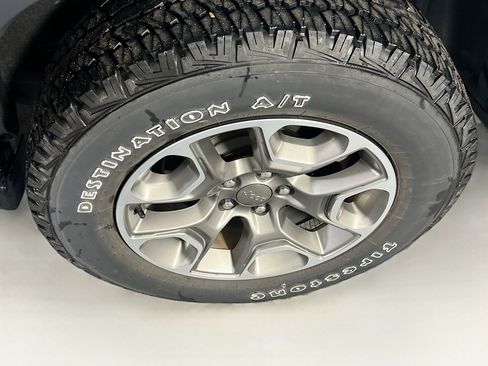 Used 2022 Jeep Cherokee Trailhawk w/ Premium Leather Package AWD/4WD image 28