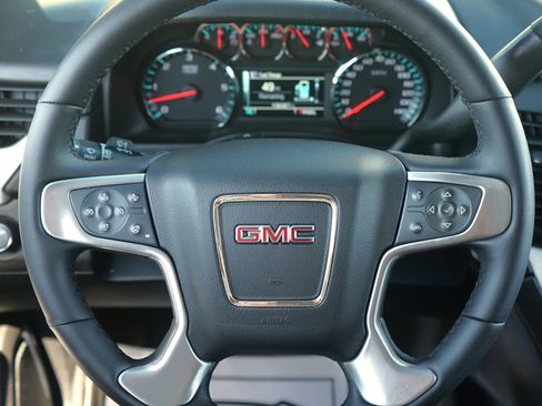 Used 2019 GMC Yukon SLT w/ Open Road Package AWD/4WD image 17