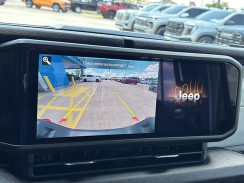 Used 2024 Jeep Gladiator Sport AWD/4WD image 32