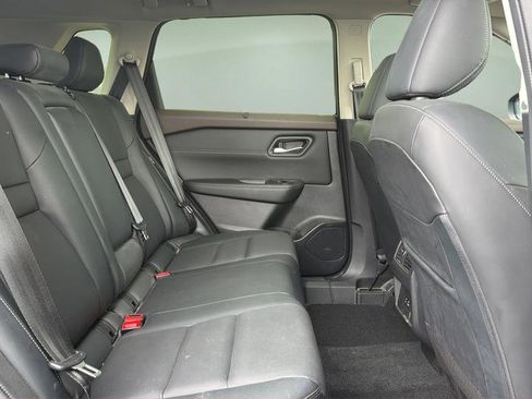 Used 2023 Nissan Rogue SV image 16