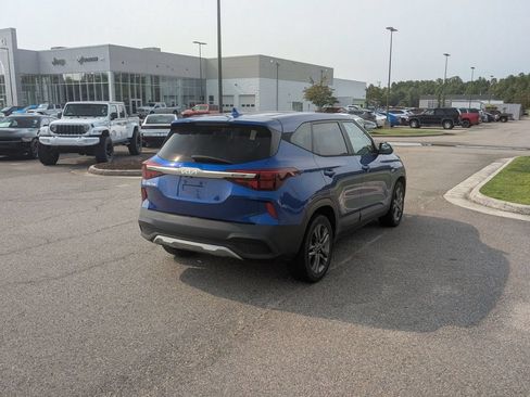 Used 2022 Kia Seltos LX AWD/4WD image 5