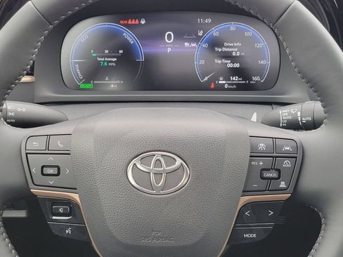 Used 2024 Toyota Crown AWD/4WD image 13