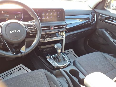 Used 2025 Kia Seltos S image 5