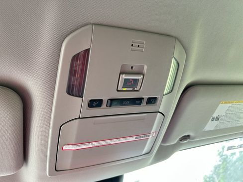 Used 2022 Toyota Highlander L FWD image 15