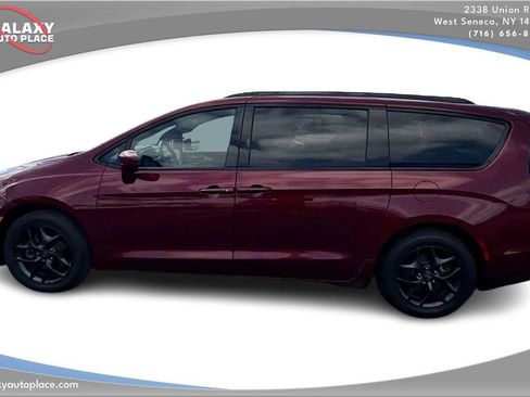 Used 2019 Chrysler Pacifica Touring-L w/ S Appearance Package FWD image 8