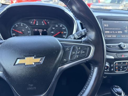 Used 2018 Chevrolet Equinox LT image 19