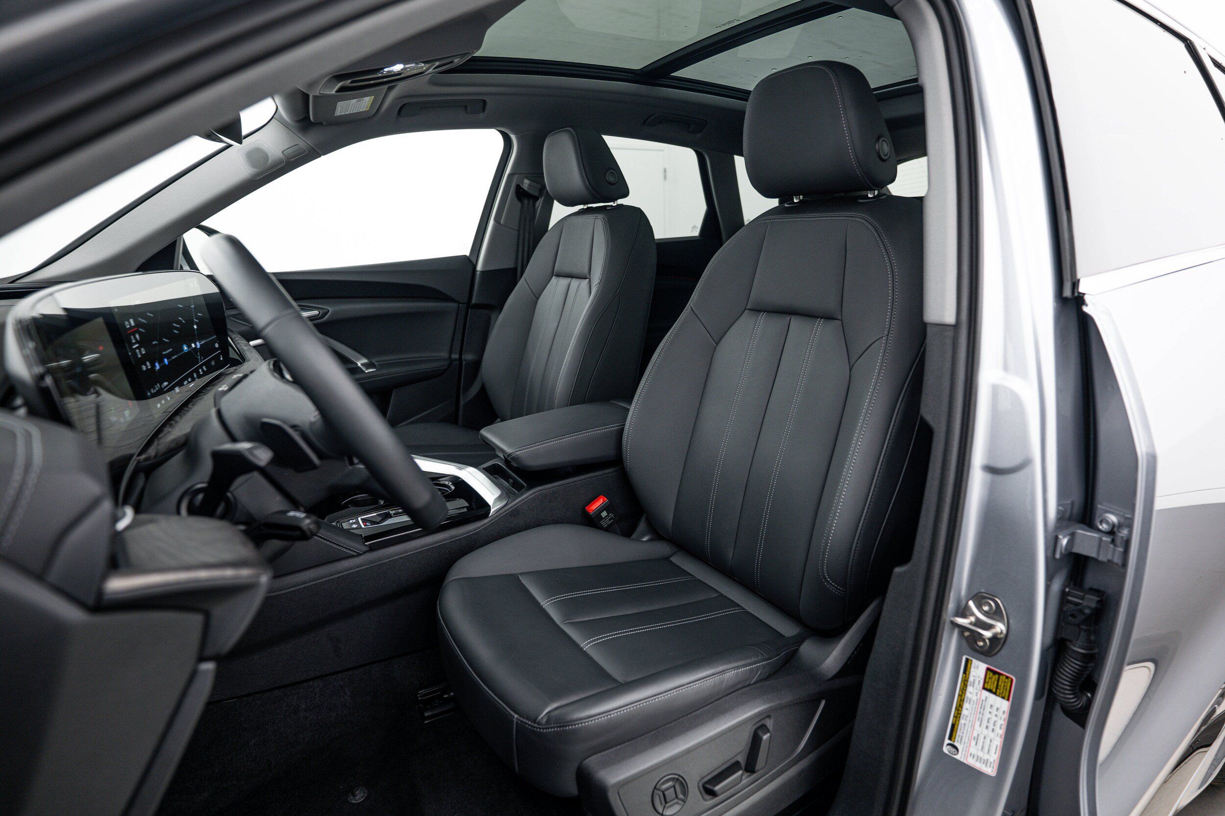 Used 2025 Audi Q5 Premium Plus w/ Premium Plus AWD/4WD image 16