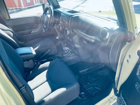 Used 2013 Jeep Wrangler Unlimited Sport image 21