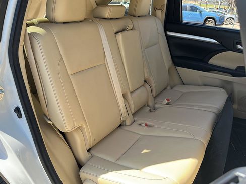 Used 2016 Toyota Highlander XLE image 21