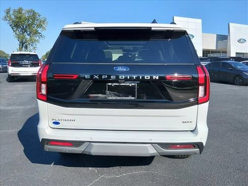 Used 2025 Ford Expedition Max Platinum w/ Driver's Package AWD/4WD image 5