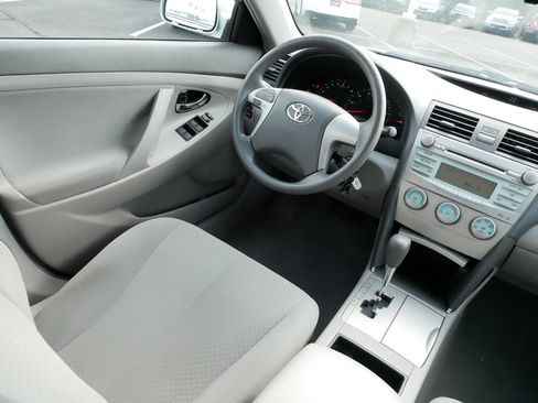 Used 2009 Toyota Camry LE FWD image 9