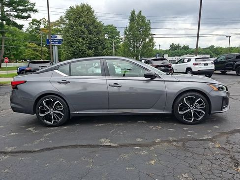 Used 2024 Nissan Altima 2.5 SR FWD image 7
