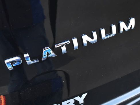 Used 2019 Ford Explorer Platinum image 16