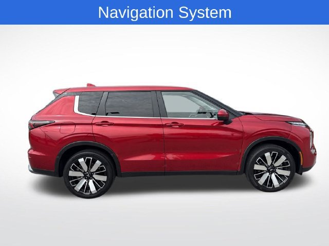 Used 2025 Mitsubishi Outlander AWD image 2