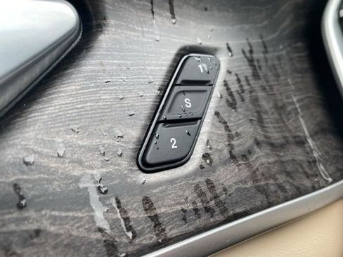 Used 2022 Jeep Grand Cherokee Limited w/ Luxury Tech Group II image 18