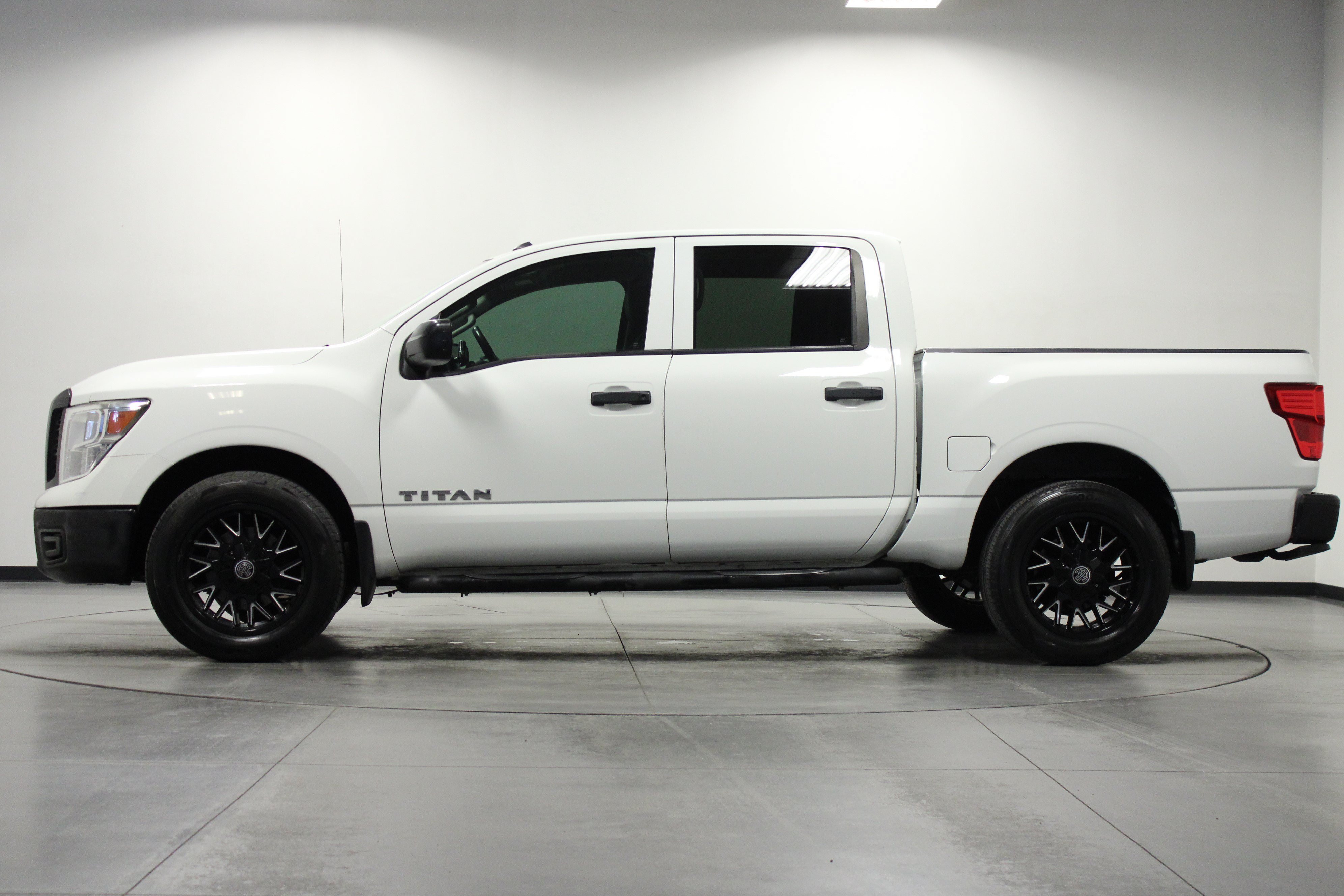 Used 2019 Nissan Titan S AWD/4WD image 7