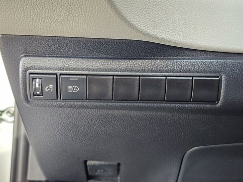 Used 2021 Toyota Corolla LE image 27