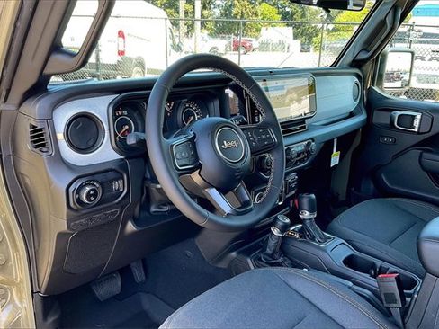 New 2025 Jeep Gladiator Sport image 6