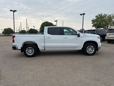 Used 2024 Chevrolet Silverado 1500 LT w/ Z71 Off-Road Package AWD/4WD image 9