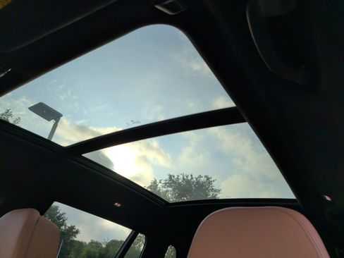 Used 2022 BMW X7 xDrive40i w/ M Sport Package AWD/4WD image 30