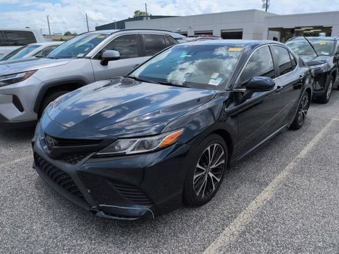 Used 2020 Toyota Camry SE FWD image 2