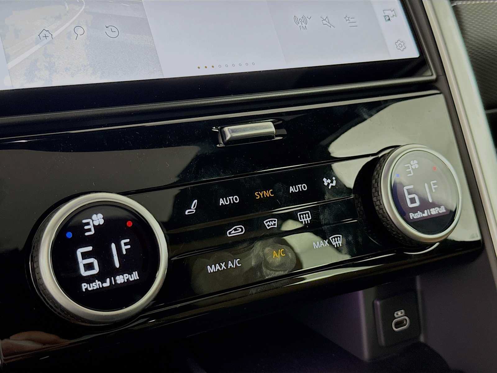 New 2025 Land Rover Discovery Dynamic SE AWD/4WD image 16