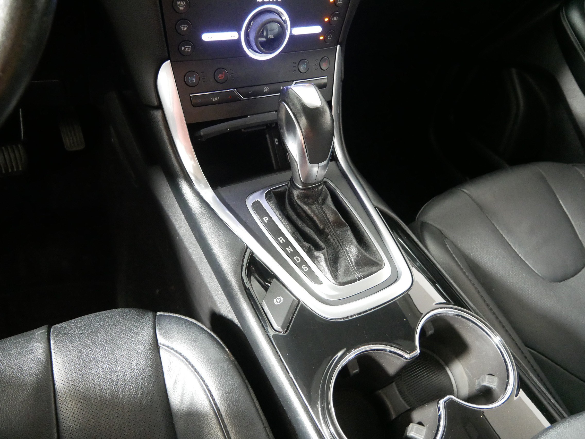 Used 2015 Ford Edge Titanium w/ Equipment Group 301A FWD image 24